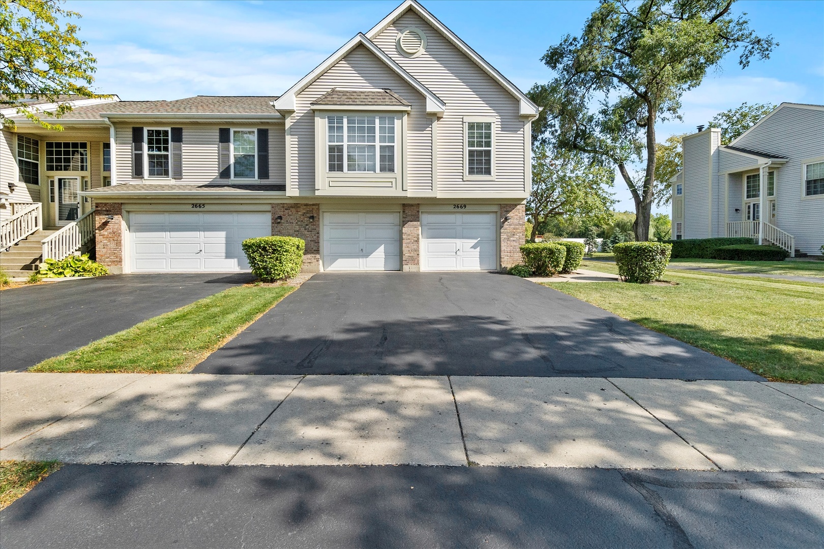 2669 S Embers Lane, Arlington Heights, IL 60005