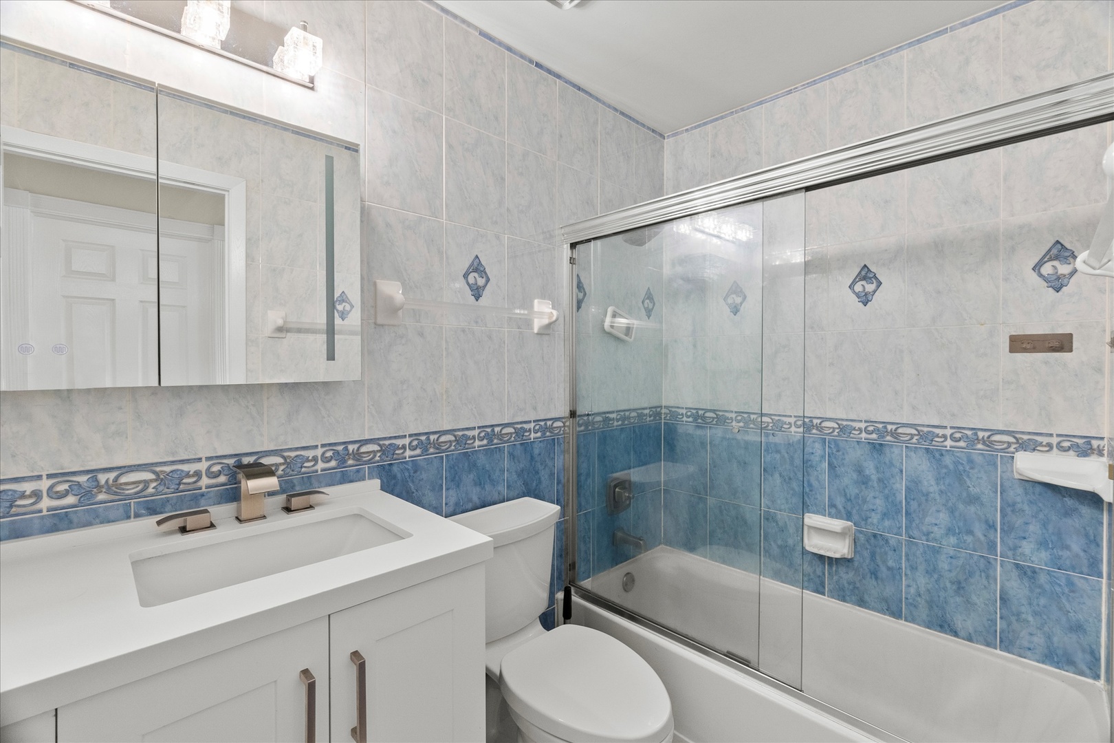 2669 S Embers Lane, Arlington Heights, IL 60005
