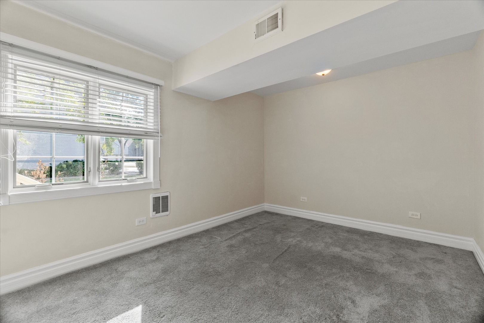 2669 S Embers Lane, Arlington Heights, IL 60005