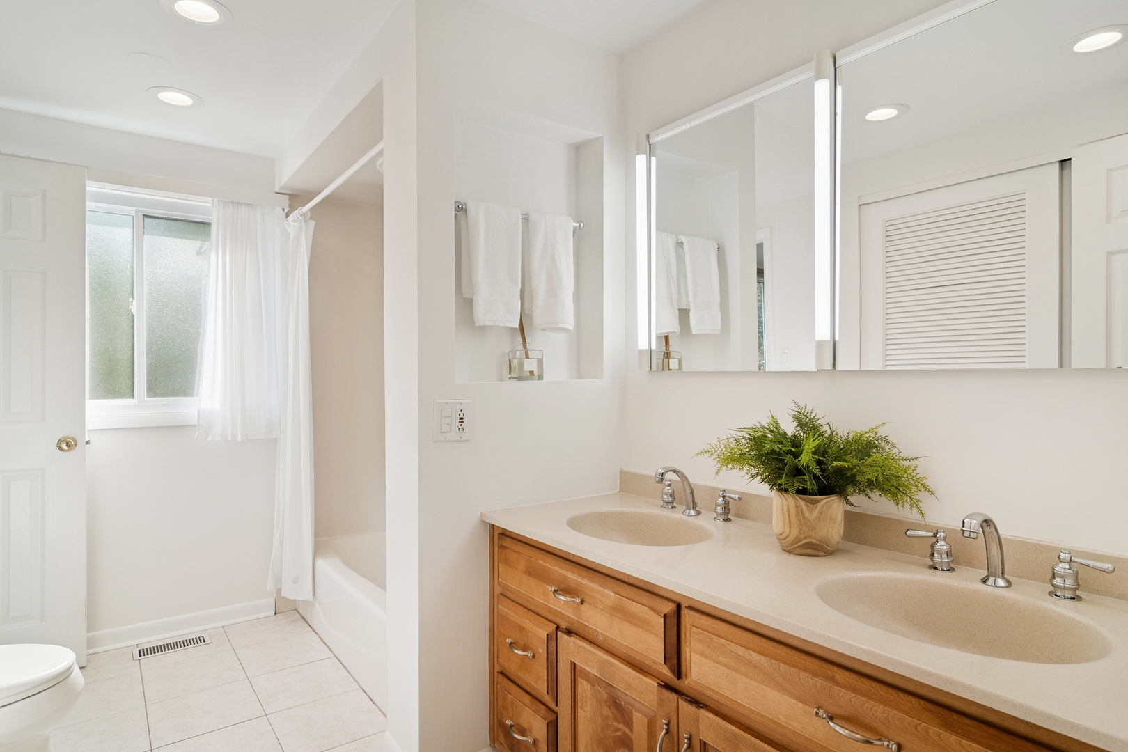 2340 N Lafayette Street, Arlington Heights, IL 60004