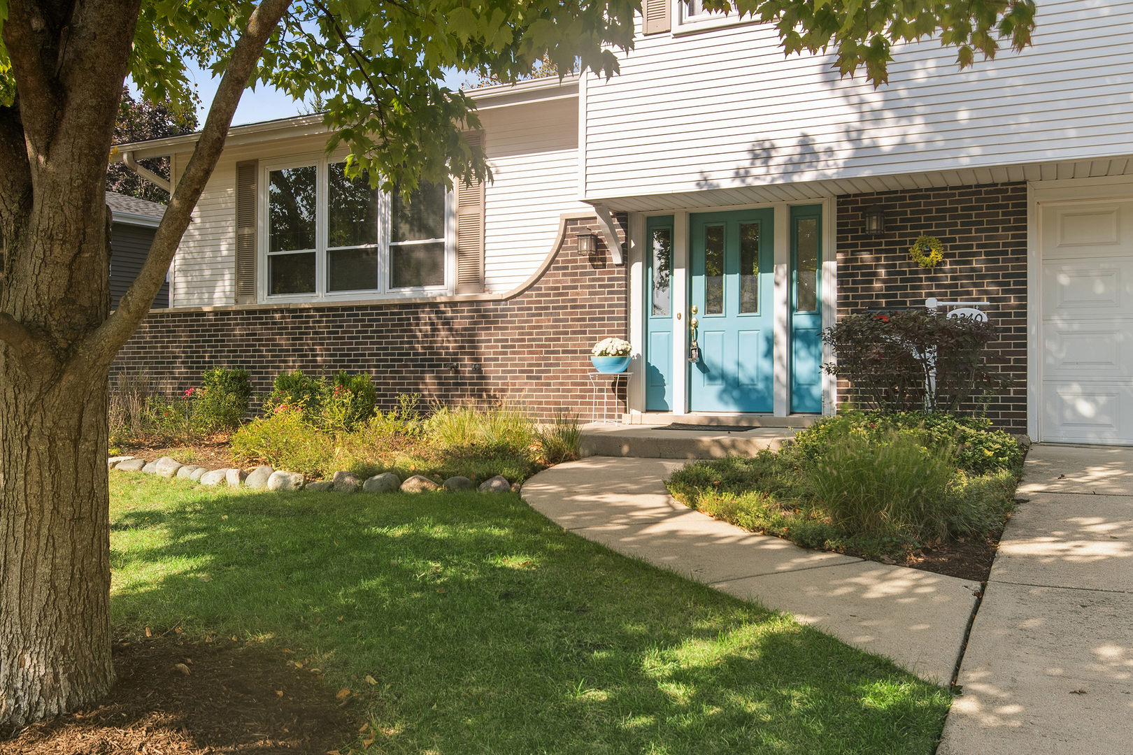 2340 N Lafayette Street, Arlington Heights, IL 60004
