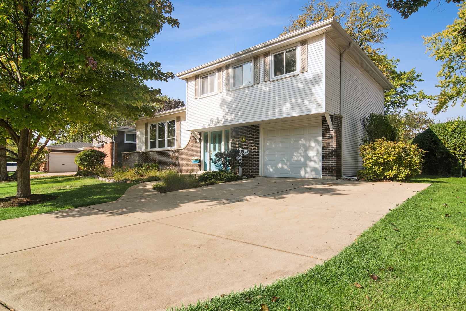 2340 N Lafayette Street, Arlington Heights, IL 60004
