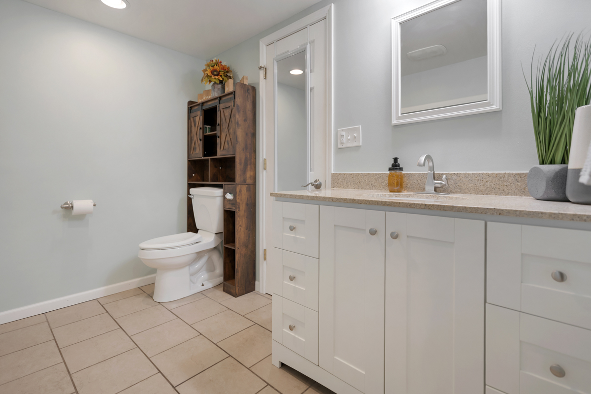 26700 W Woodland Avenue, Antioch, IL 60002
