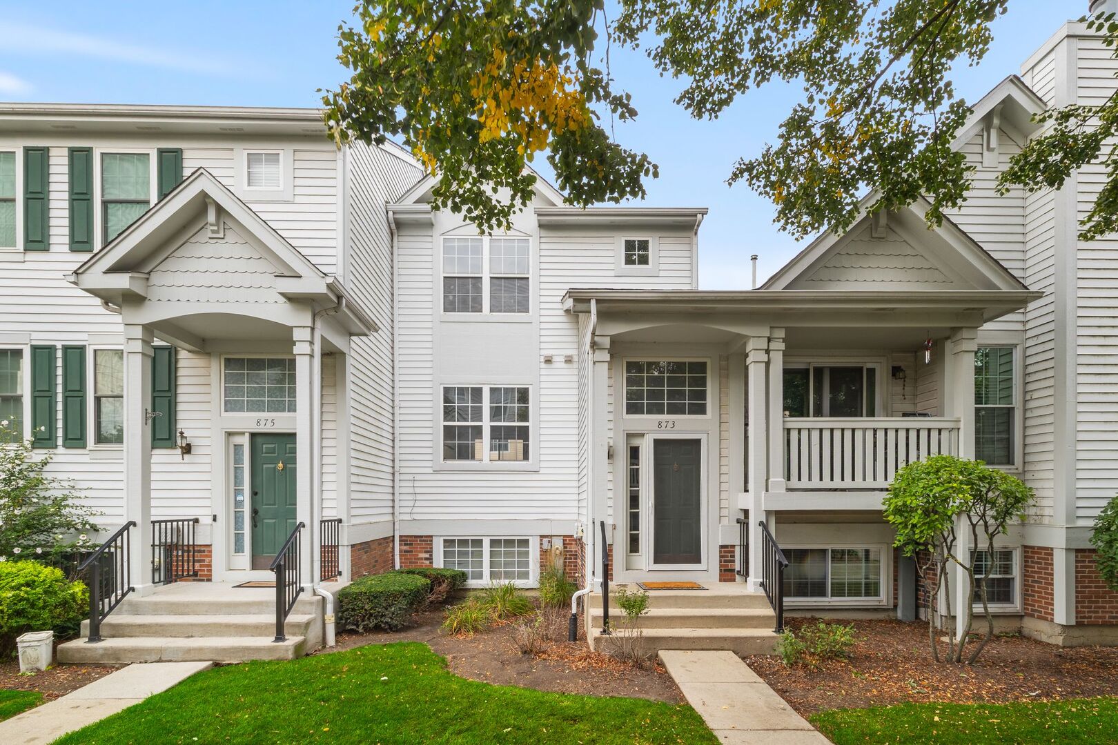 873 Essex Circle #873, Grayslake, IL 60030