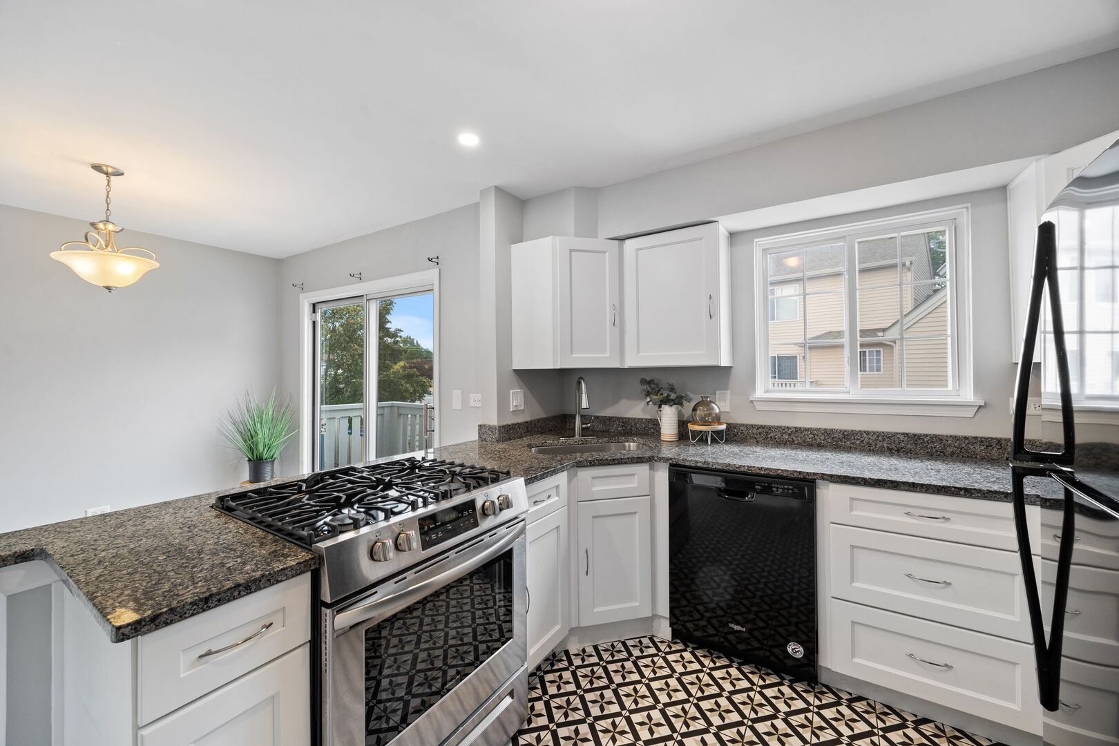 873 Essex Circle #873, Grayslake, IL 60030