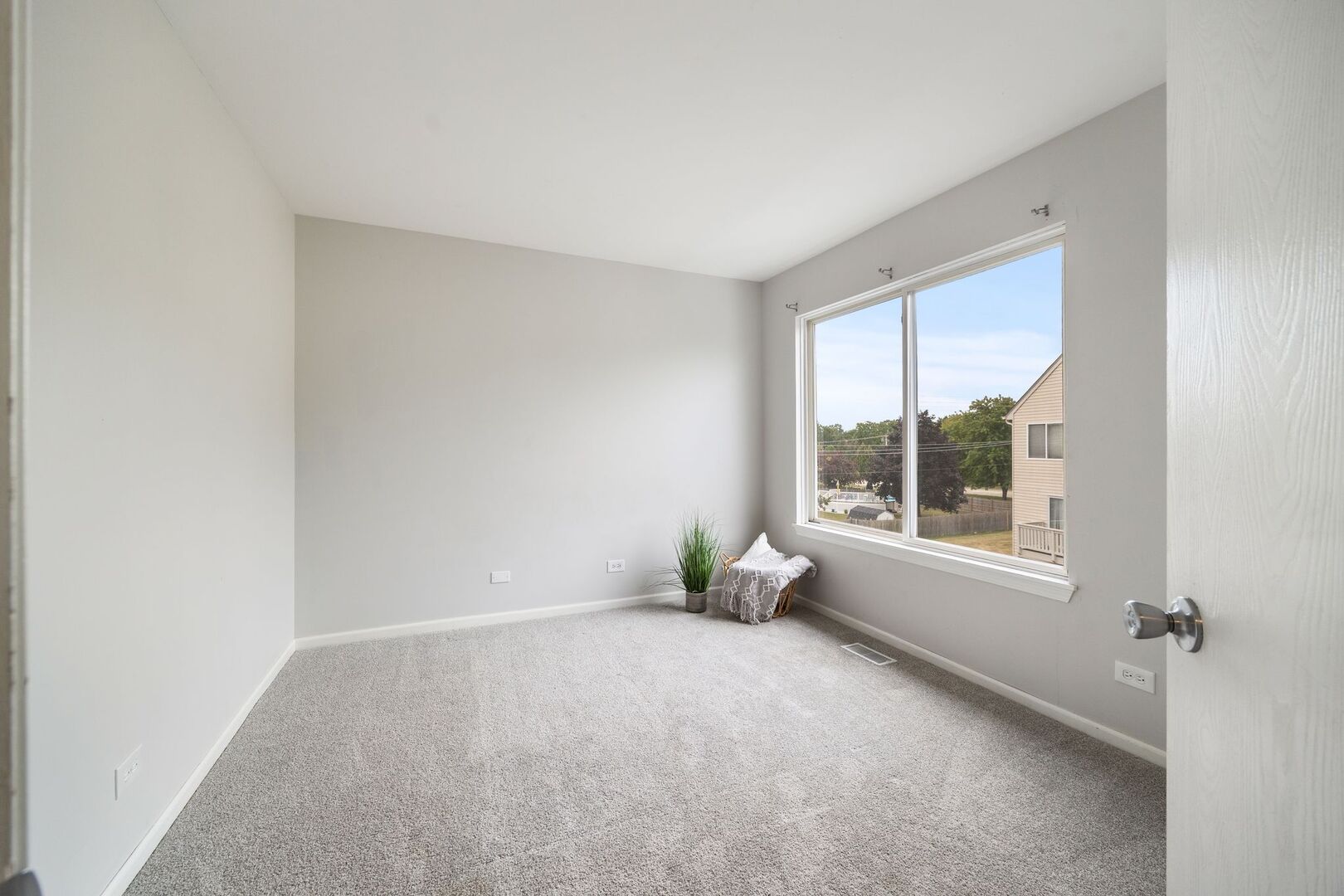 873 Essex Circle #873, Grayslake, IL 60030