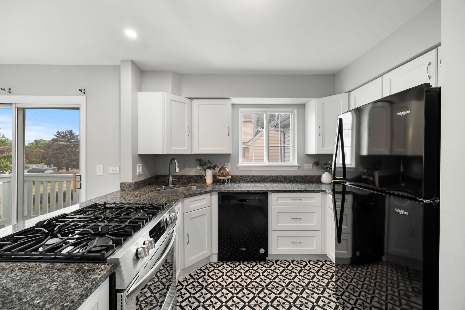 873 Essex Circle #873, Grayslake, IL 60030