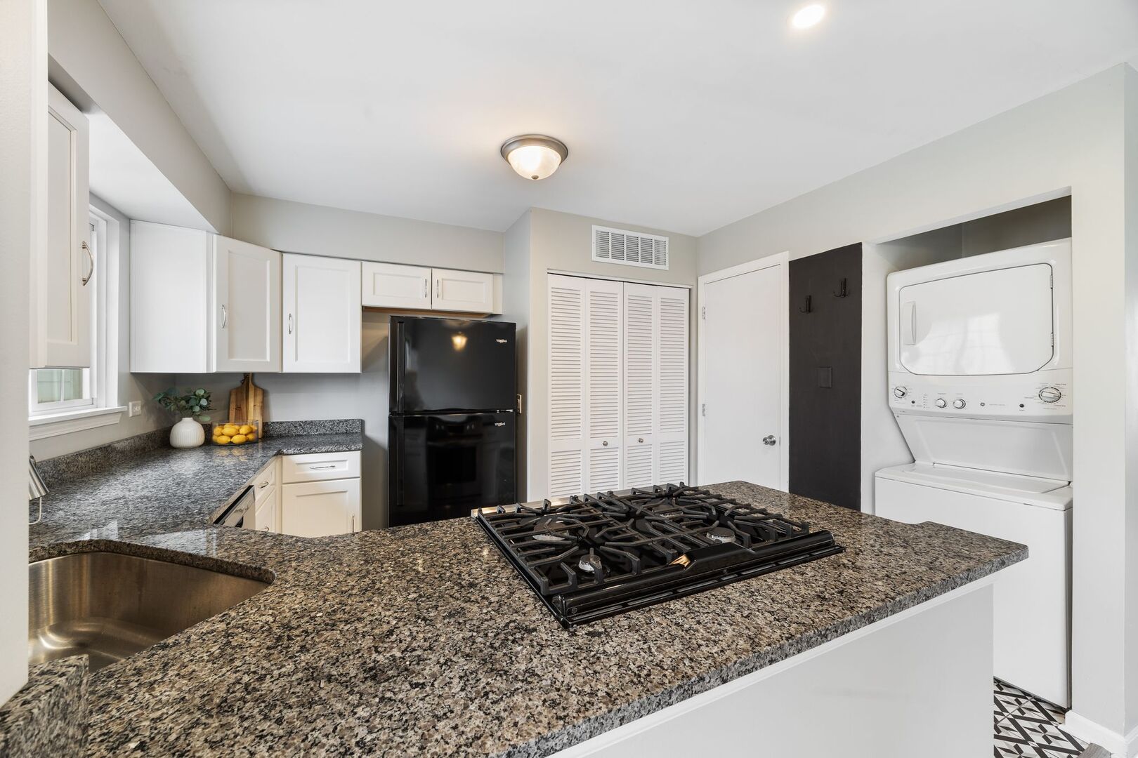 873 Essex Circle #873, Grayslake, IL 60030