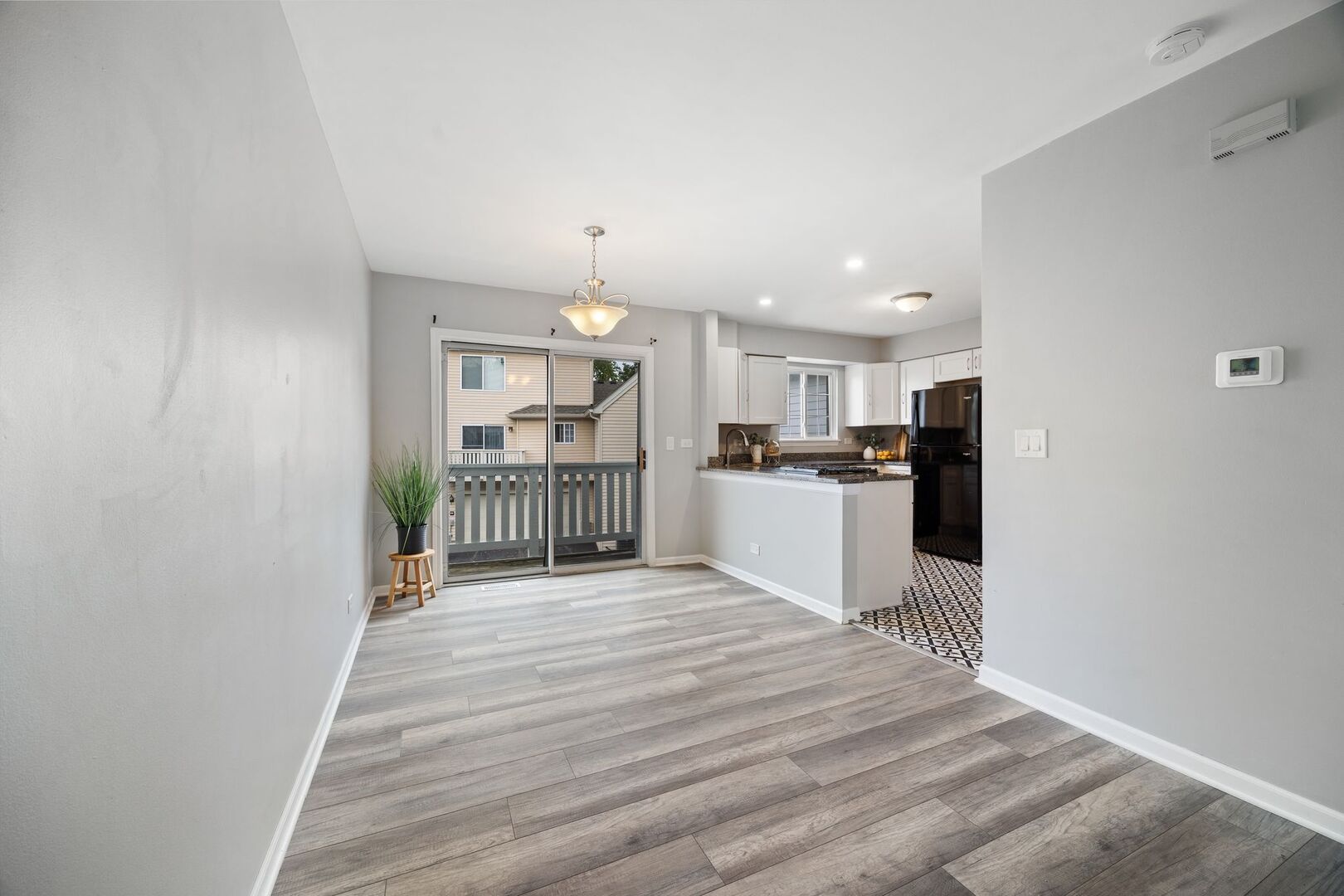 873 Essex Circle #873, Grayslake, IL 60030