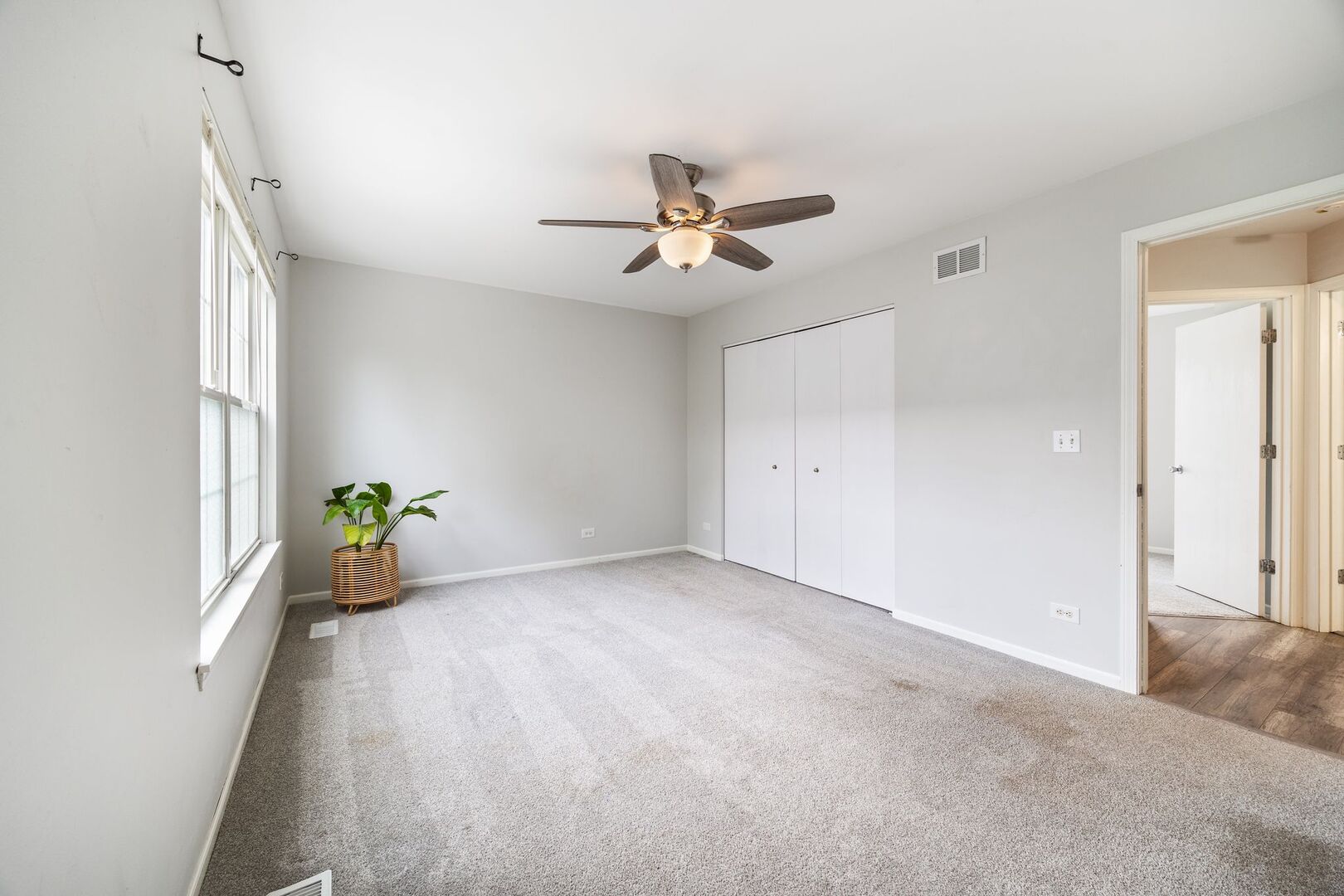 873 Essex Circle #873, Grayslake, IL 60030
