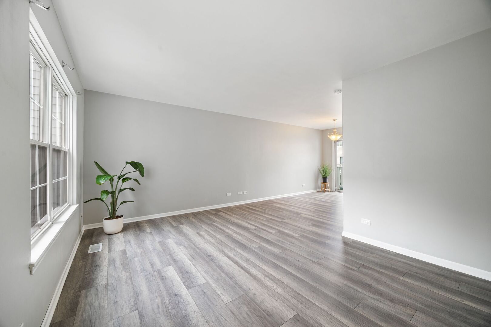 873 Essex Circle #873, Grayslake, IL 60030