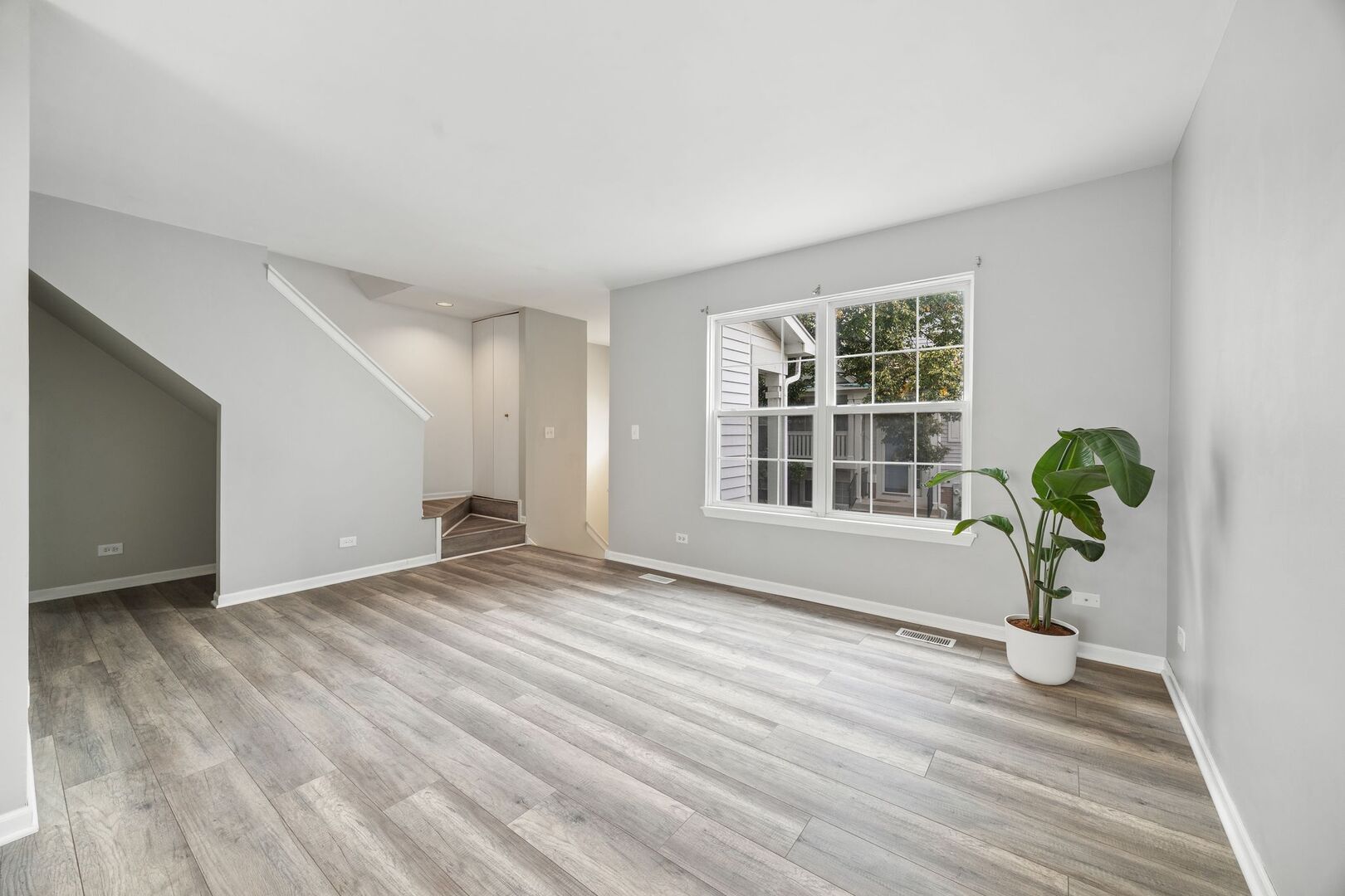 873 Essex Circle #873, Grayslake, IL 60030