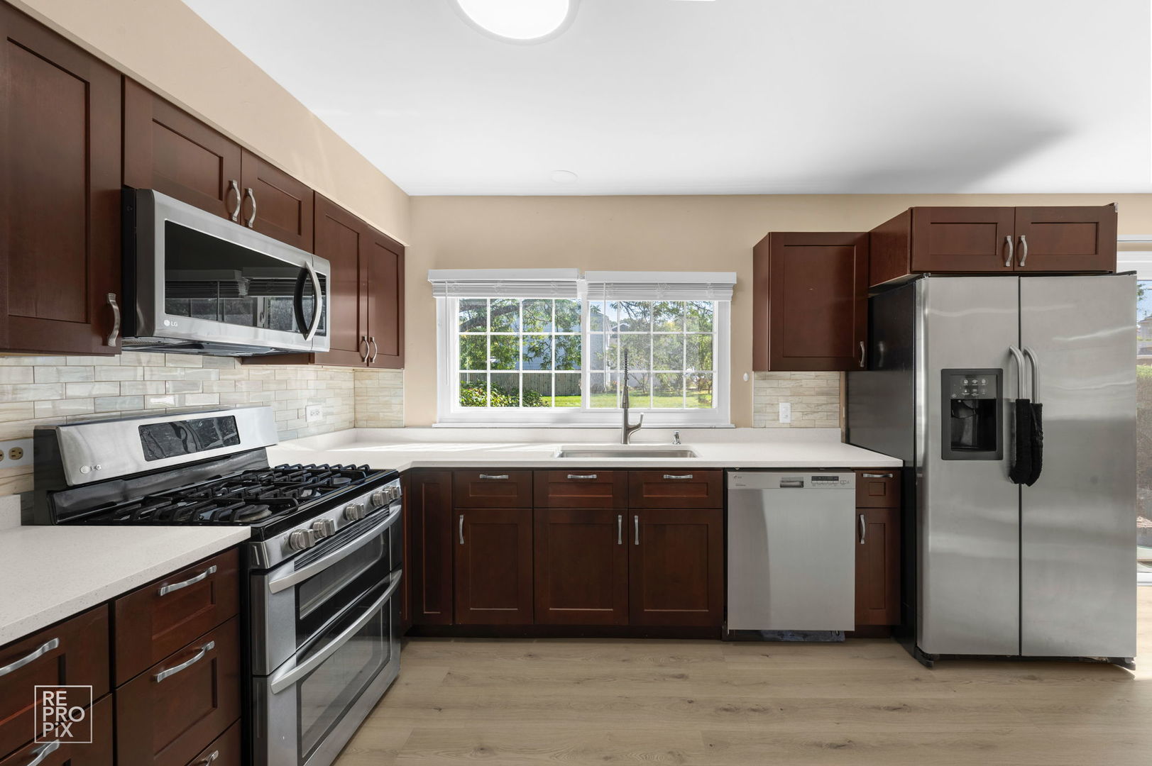 1705 College Green Drive, Elgin, IL 60123