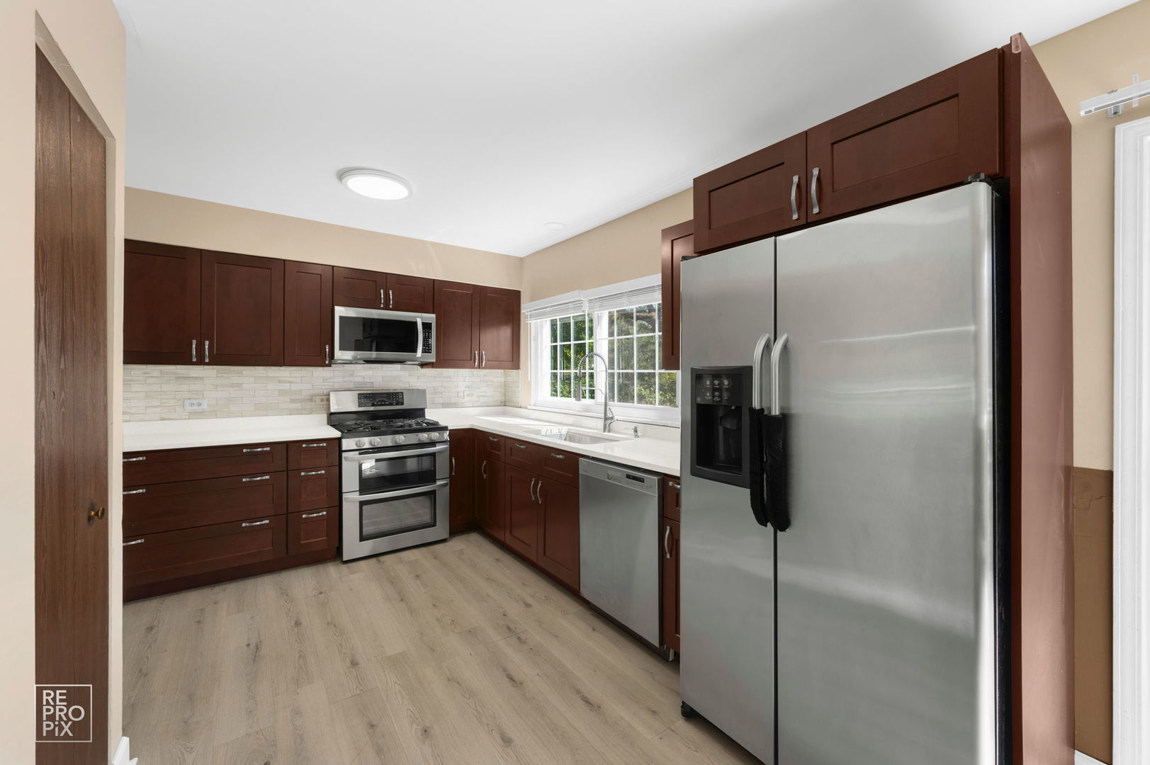 1705 College Green Drive, Elgin, IL 60123