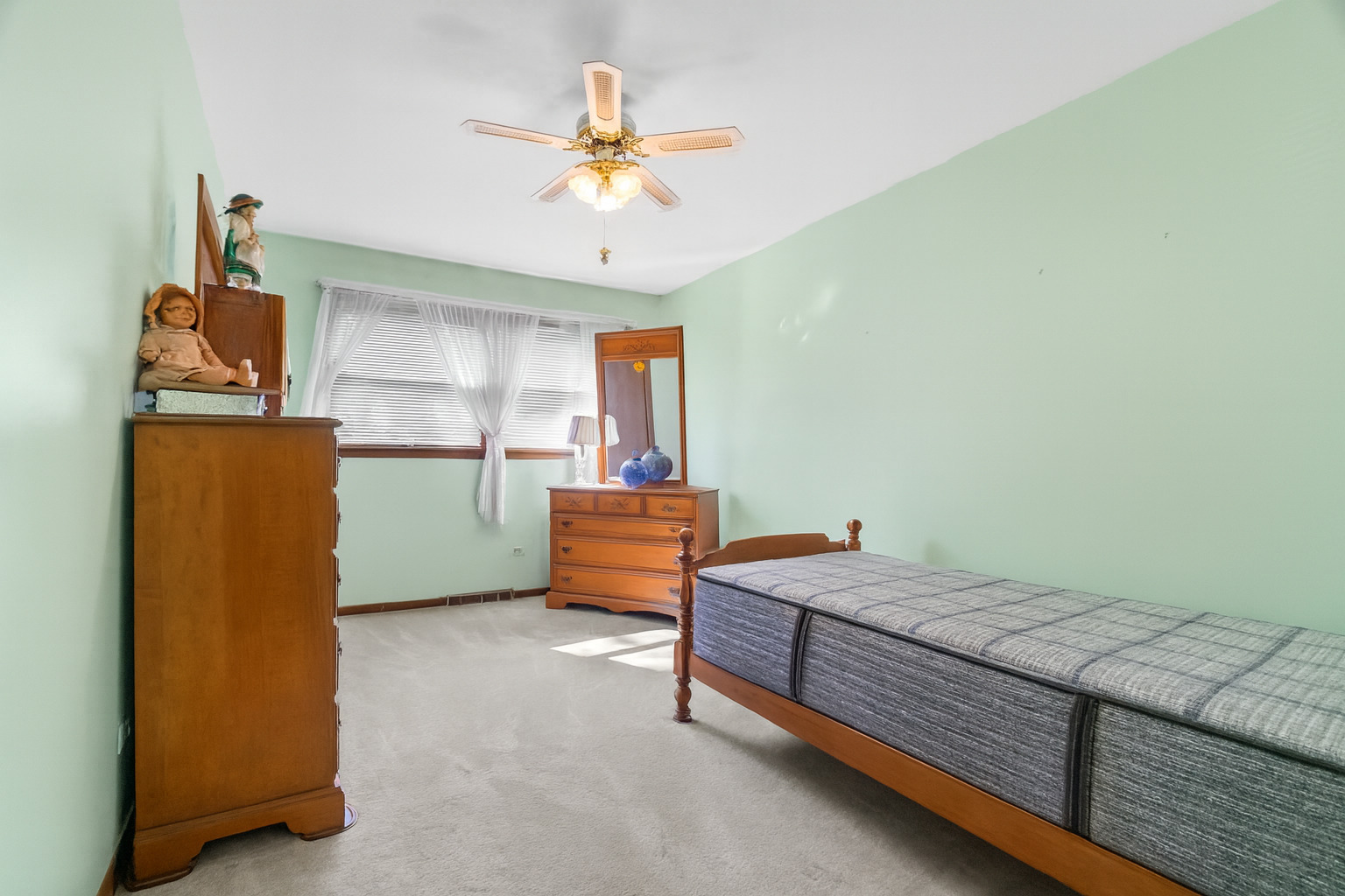 7831 Clarendon Hills Road, Willowbrook, IL 60527