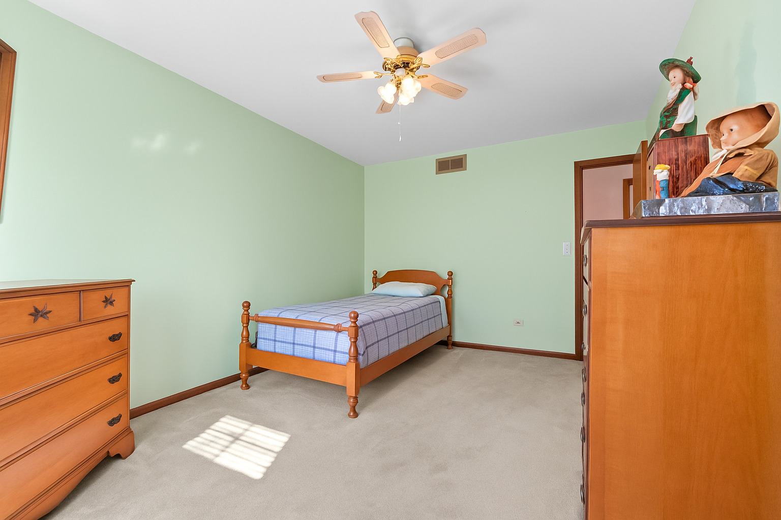 7831 Clarendon Hills Road, Willowbrook, IL 60527