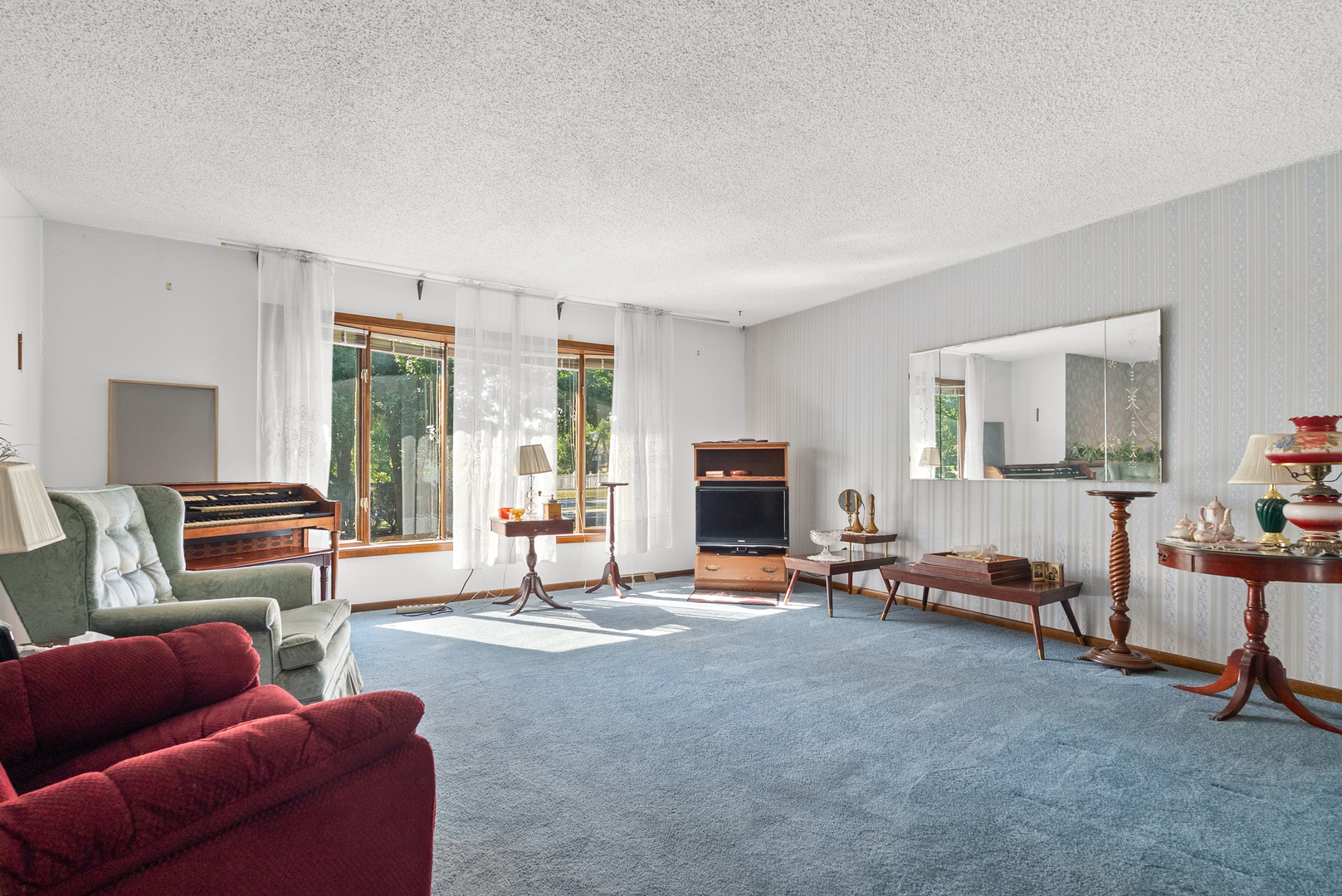 7831 Clarendon Hills Road, Willowbrook, IL 60527