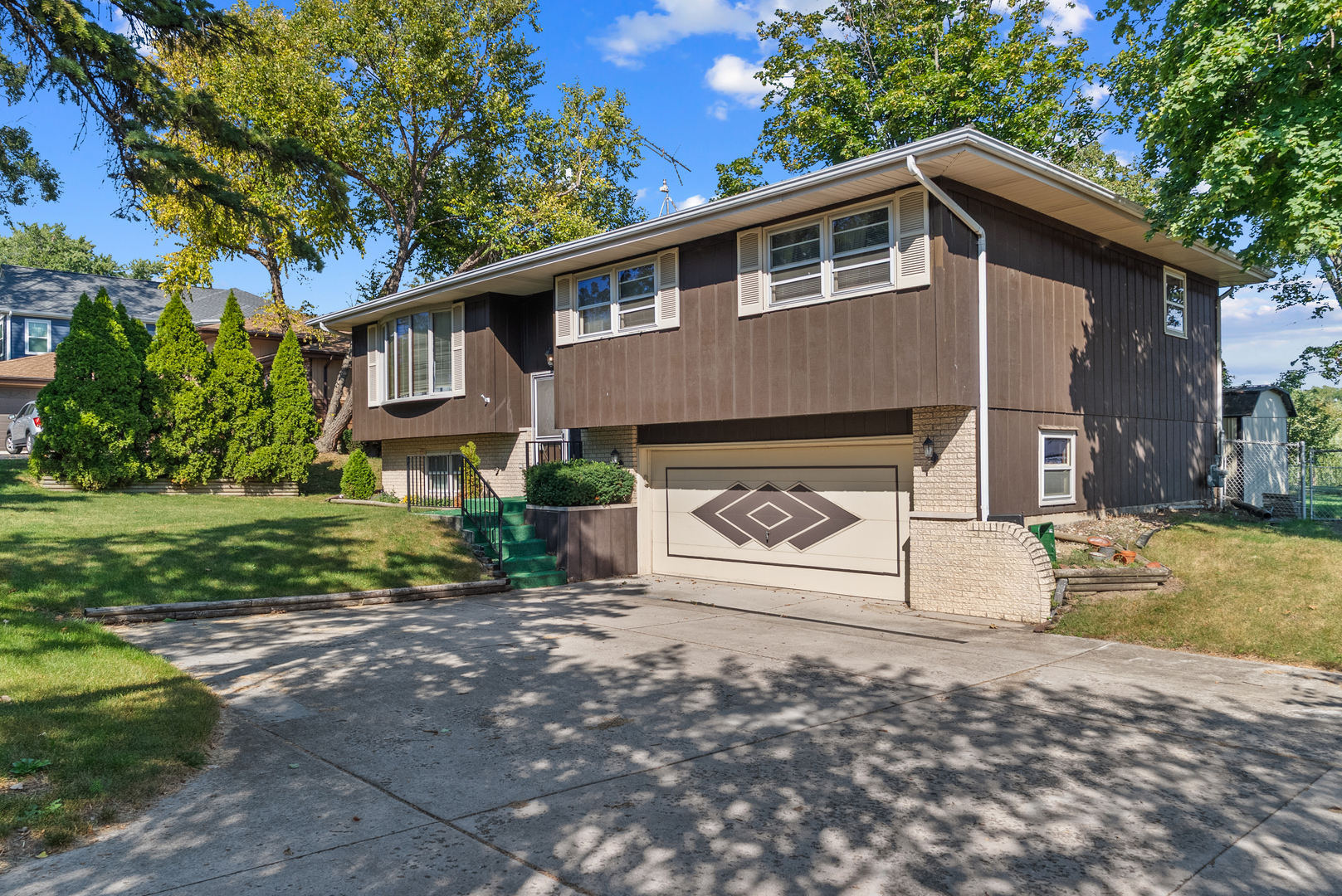 7831 Clarendon Hills Road, Willowbrook, IL 60527