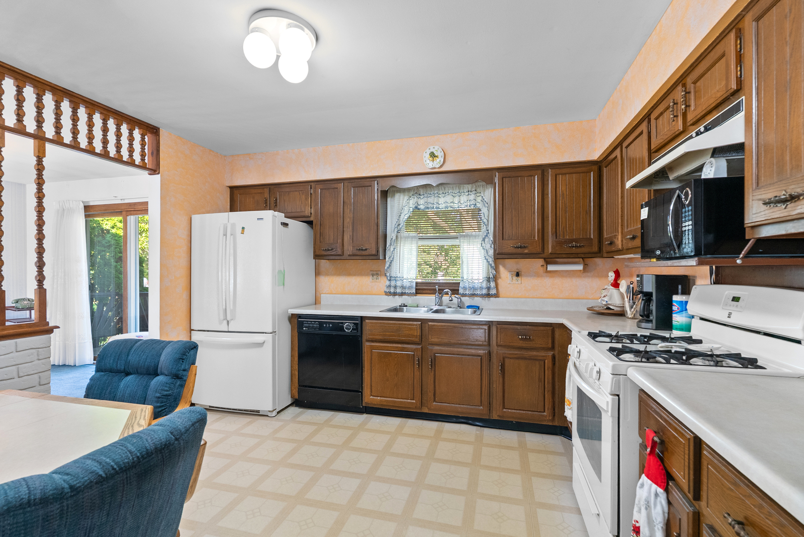 7831 Clarendon Hills Road, Willowbrook, IL 60527