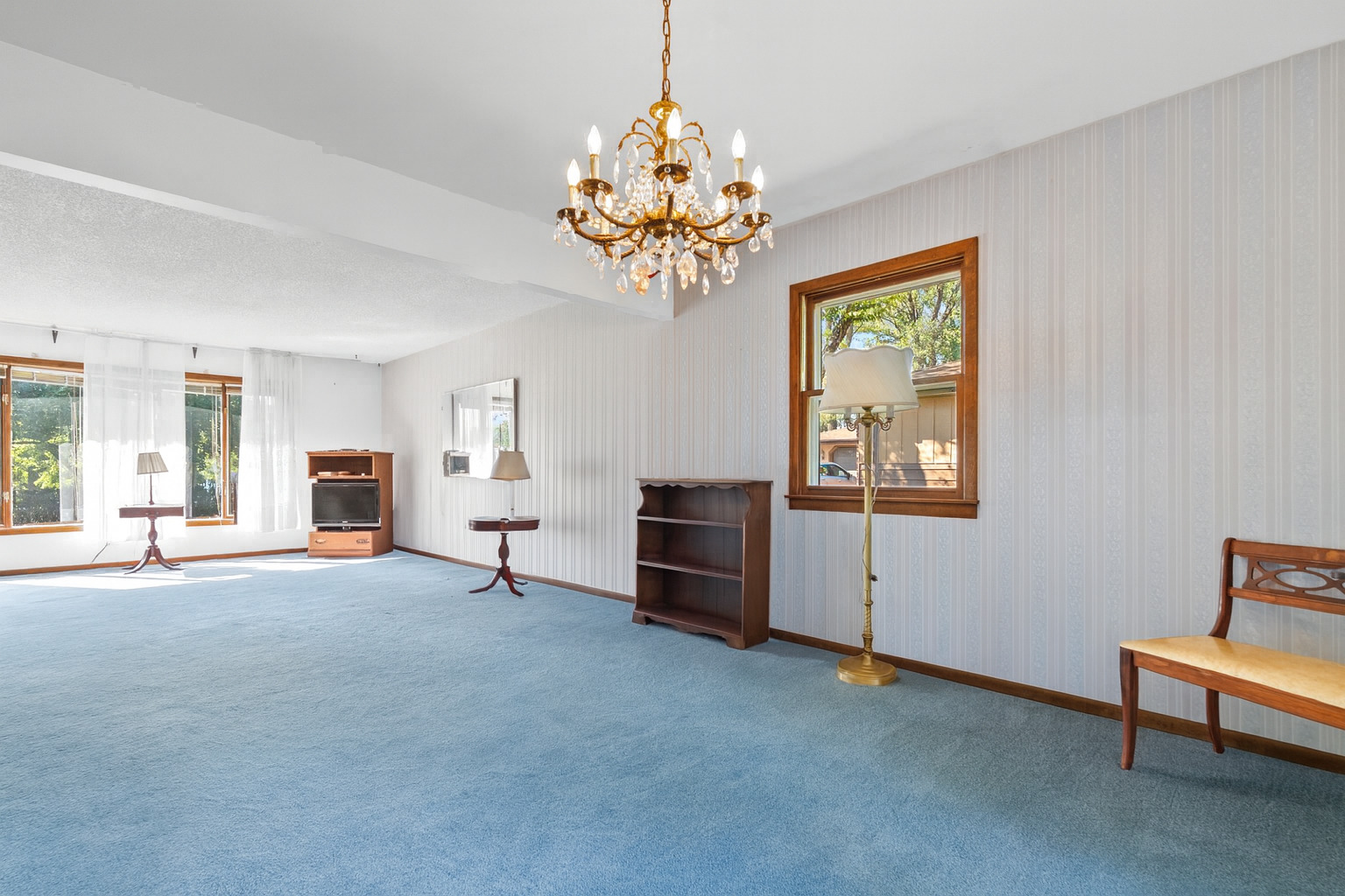 7831 Clarendon Hills Road, Willowbrook, IL 60527