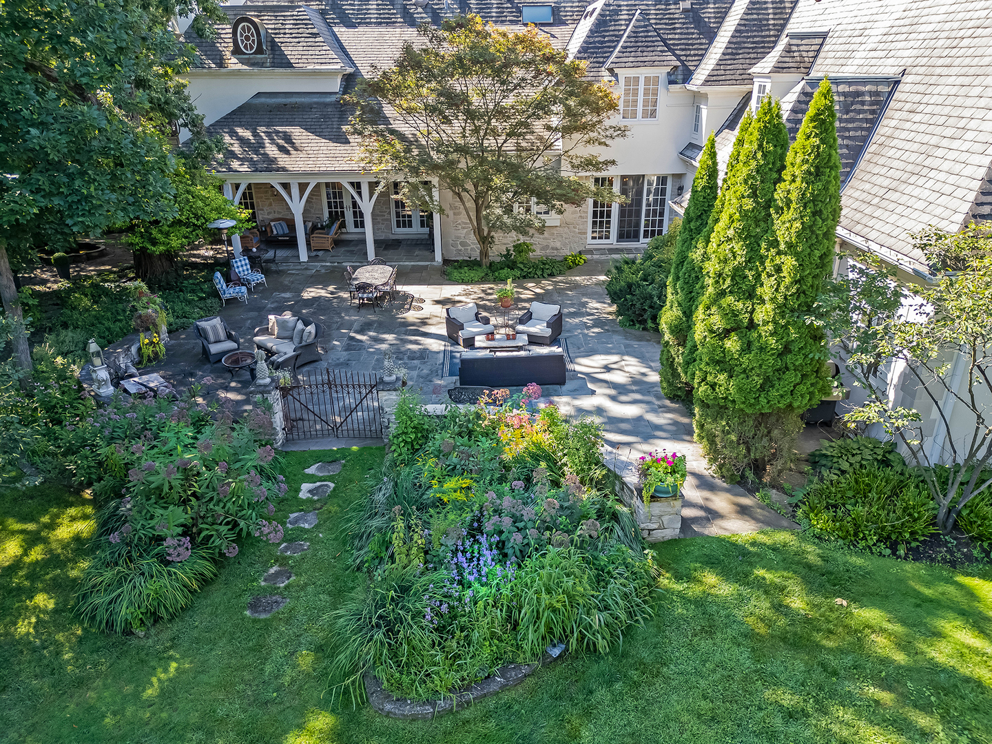401 Glendale Avenue, Oak Brook, IL 60523