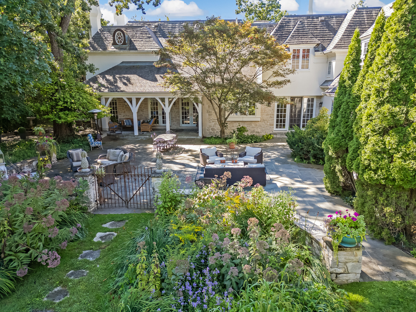 401 Glendale Avenue, Oak Brook, IL 60523