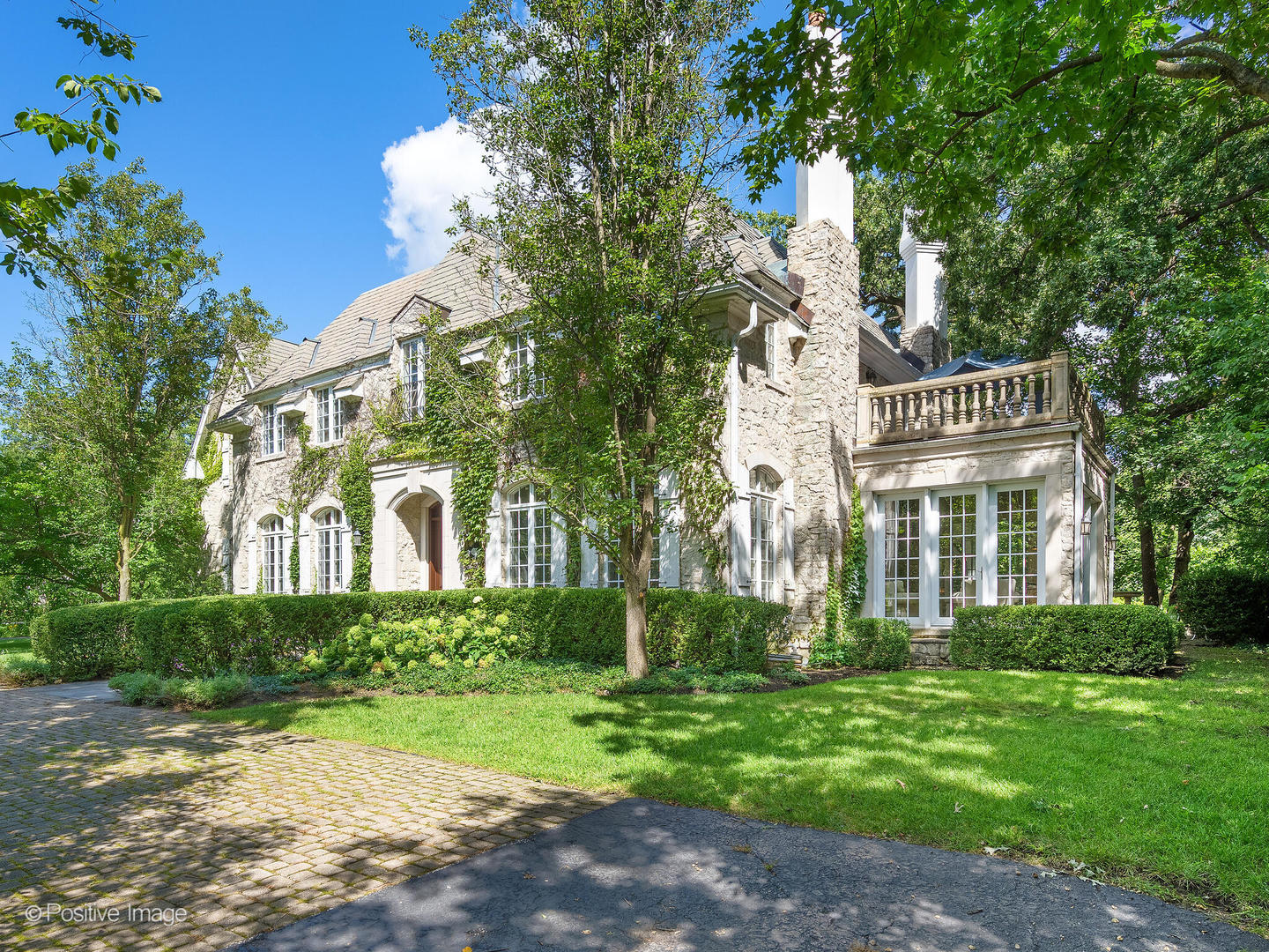 401 Glendale Avenue, Oak Brook, IL 60523