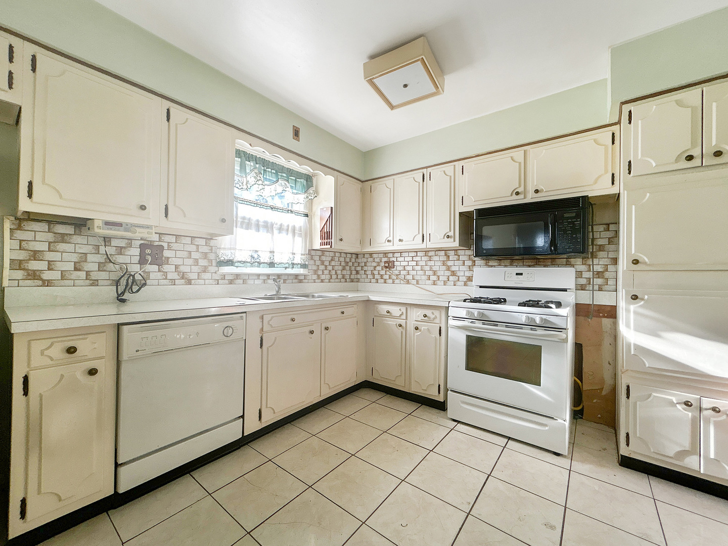 36 S Highview Avenue, Addison, IL 60101