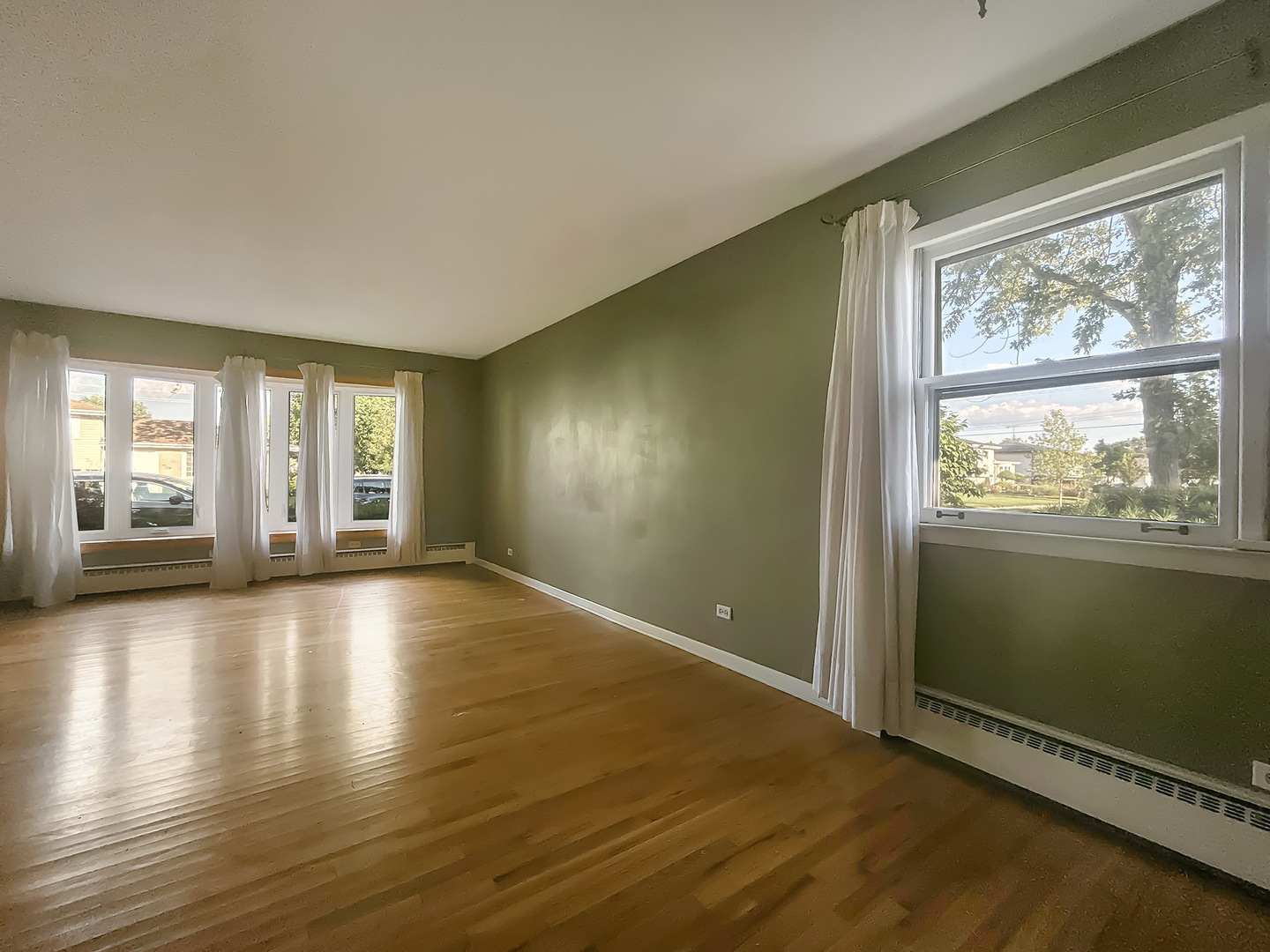 36 S Highview Avenue, Addison, IL 60101