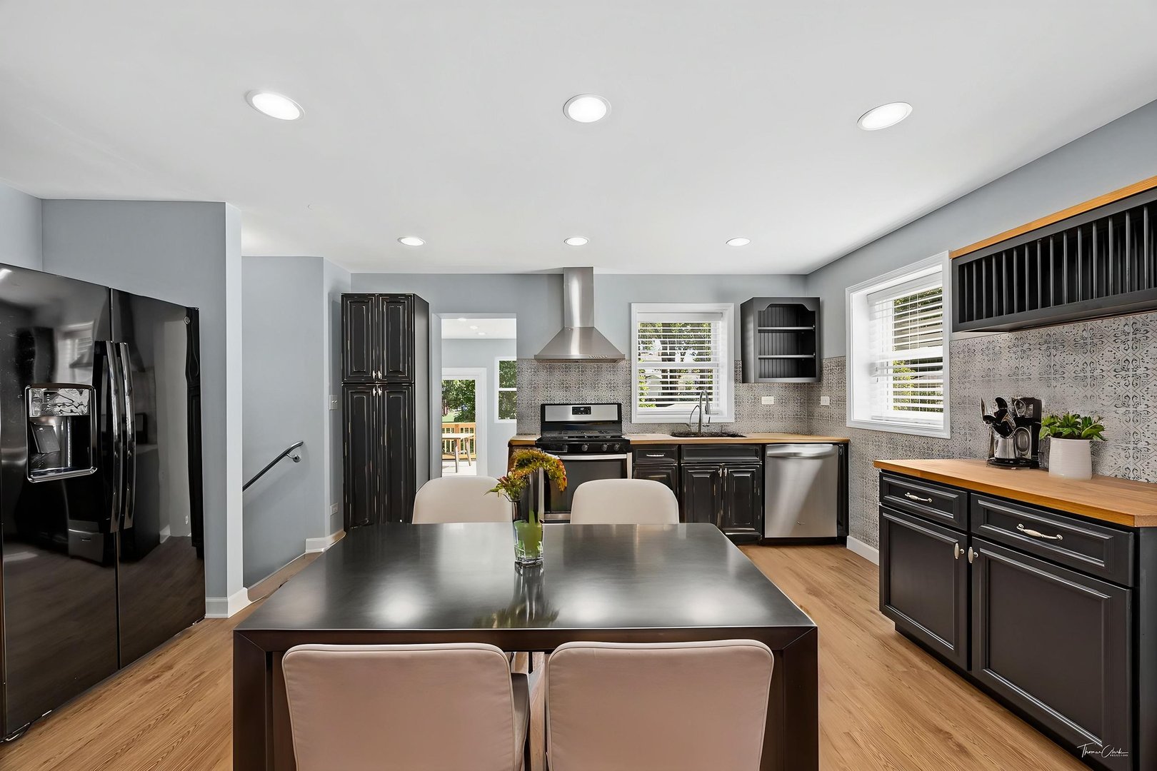 5513 Pershing Avenue, Downers Grove, IL 60515