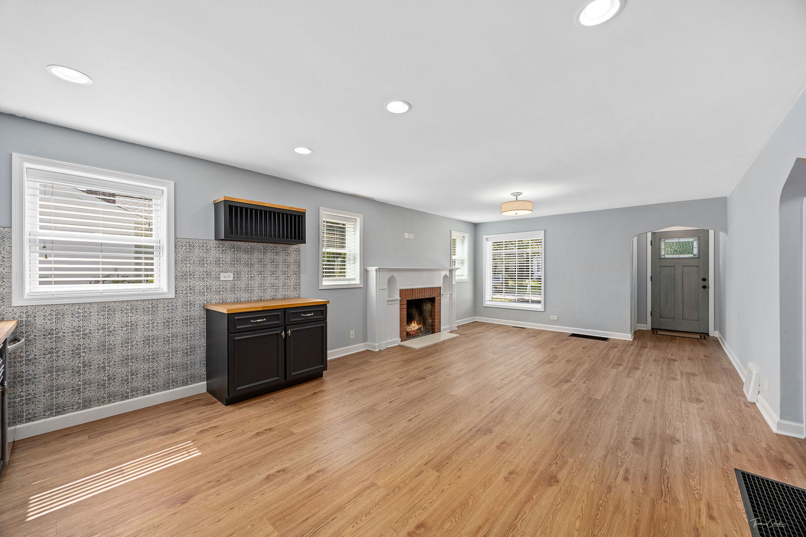 5513 Pershing Avenue, Downers Grove, IL 60515