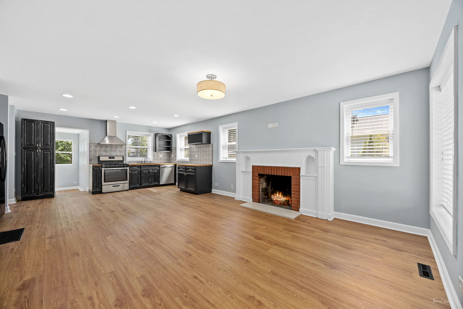 5513 Pershing Avenue, Downers Grove, IL 60515