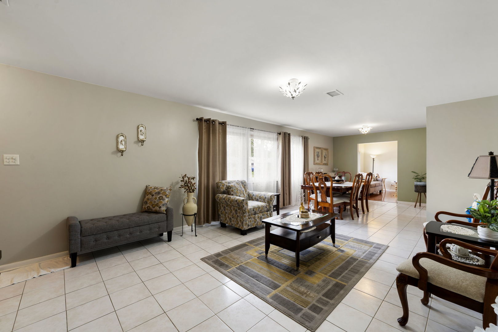 100 Des Plaines Lane, Hoffman Estates, IL 60169