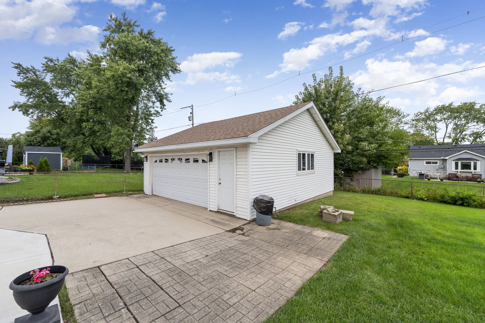 100 Des Plaines Lane, Hoffman Estates, IL 60169