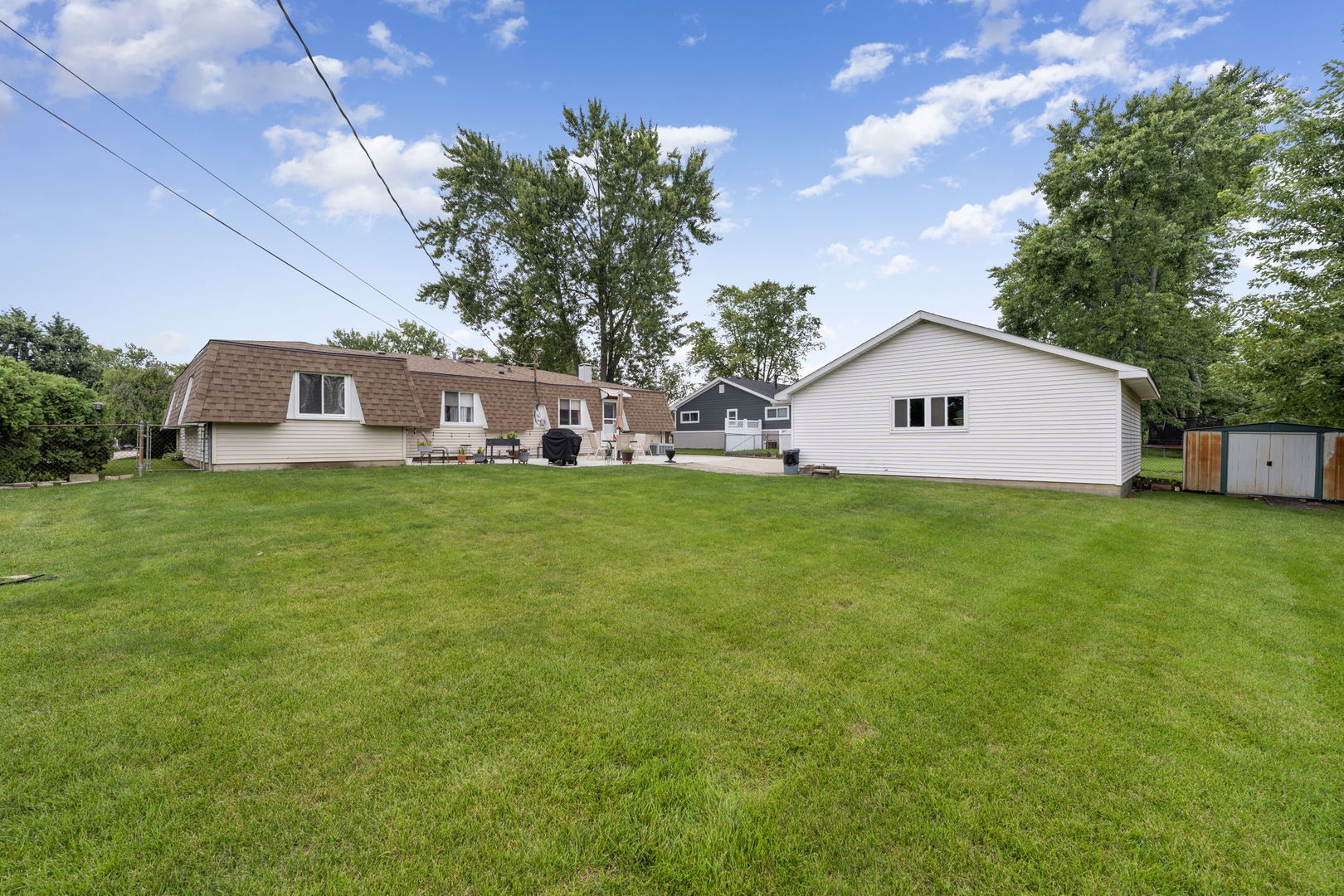 100 Des Plaines Lane, Hoffman Estates, IL 60169