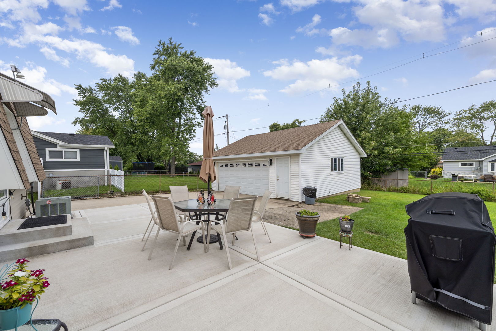 100 Des Plaines Lane, Hoffman Estates, IL 60169