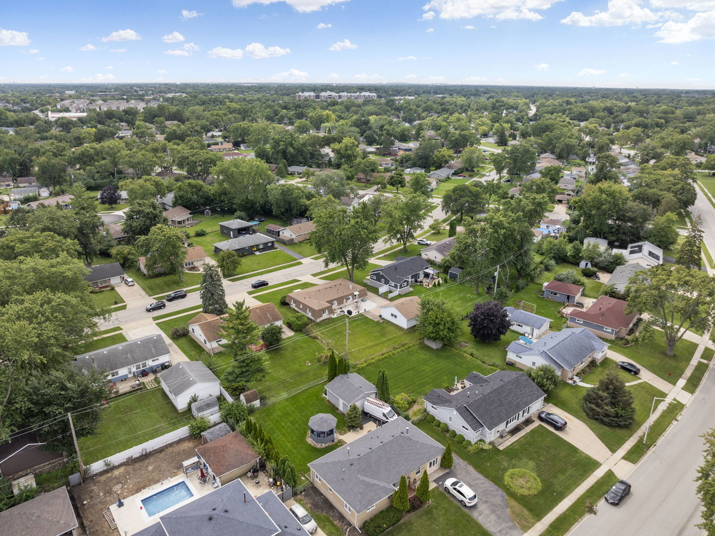 100 Des Plaines Lane, Hoffman Estates, IL 60169