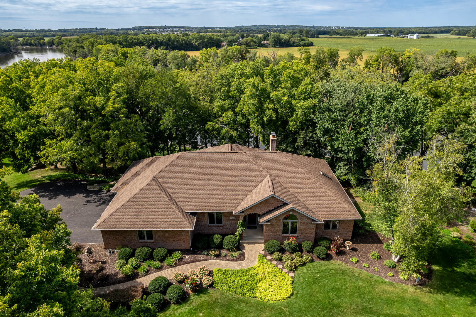 9746 Port Drive, Roscoe, IL 61073