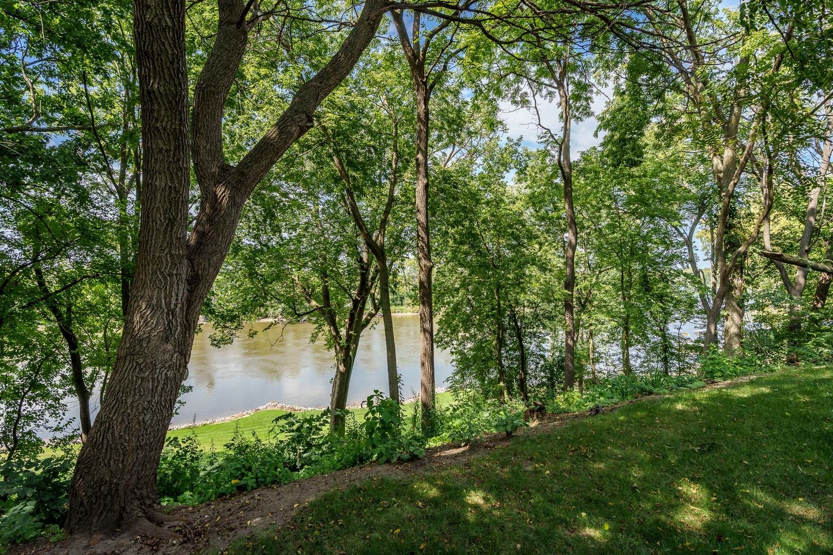 9746 Port Drive, Roscoe, IL 61073