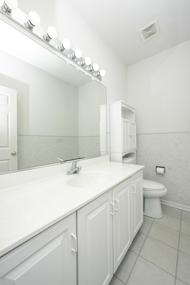 621 W Natalie Lane, Addison, IL 60101