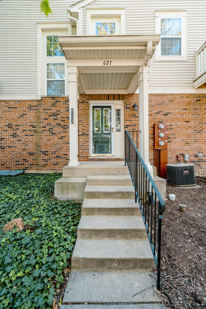 621 W Natalie Lane, Addison, IL 60101