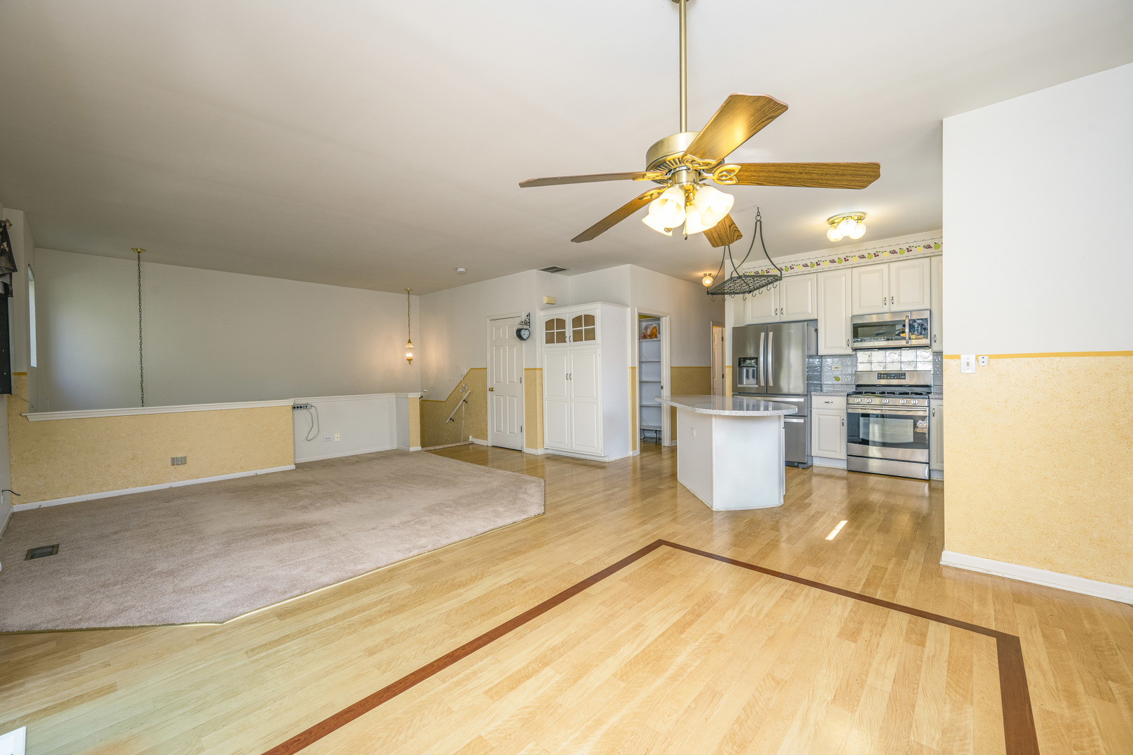 621 W Natalie Lane, Addison, IL 60101