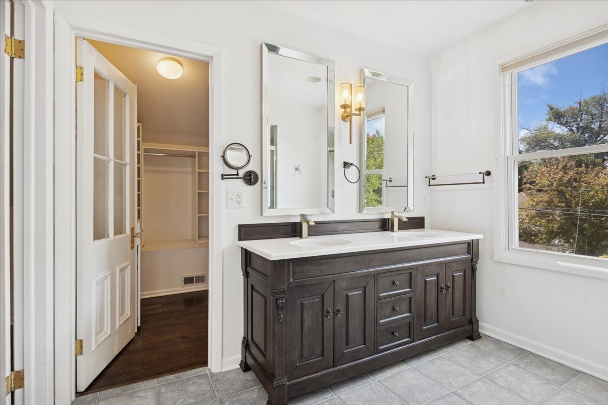 807 S Lombard Avenue, Oak Park, IL 60304