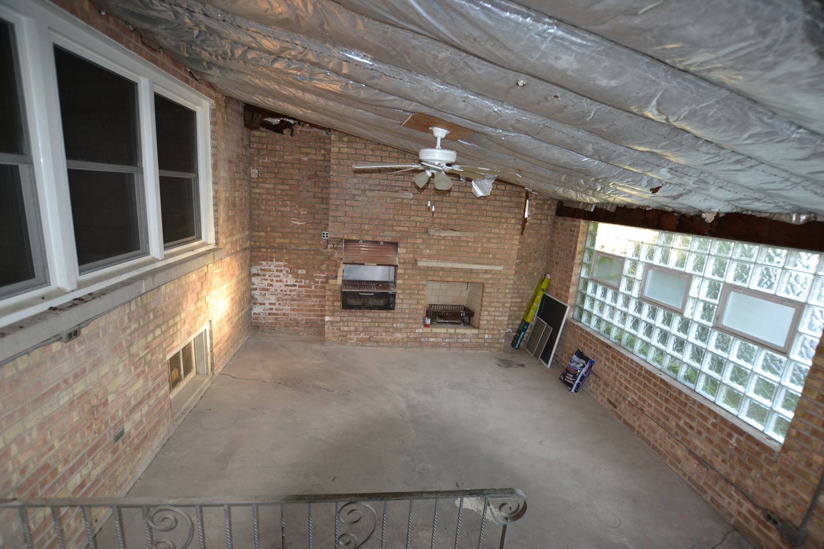 9516 S Francisco Avenue, Evergreen Park, IL 60805