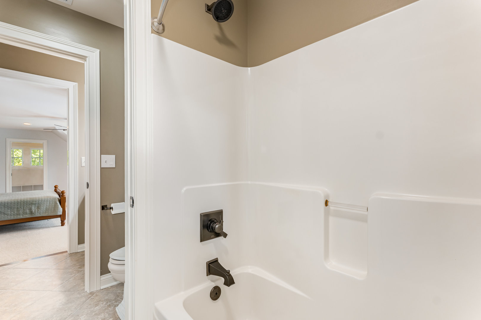 851 Wheatfield Avenue, Sugar Grove, IL 60554