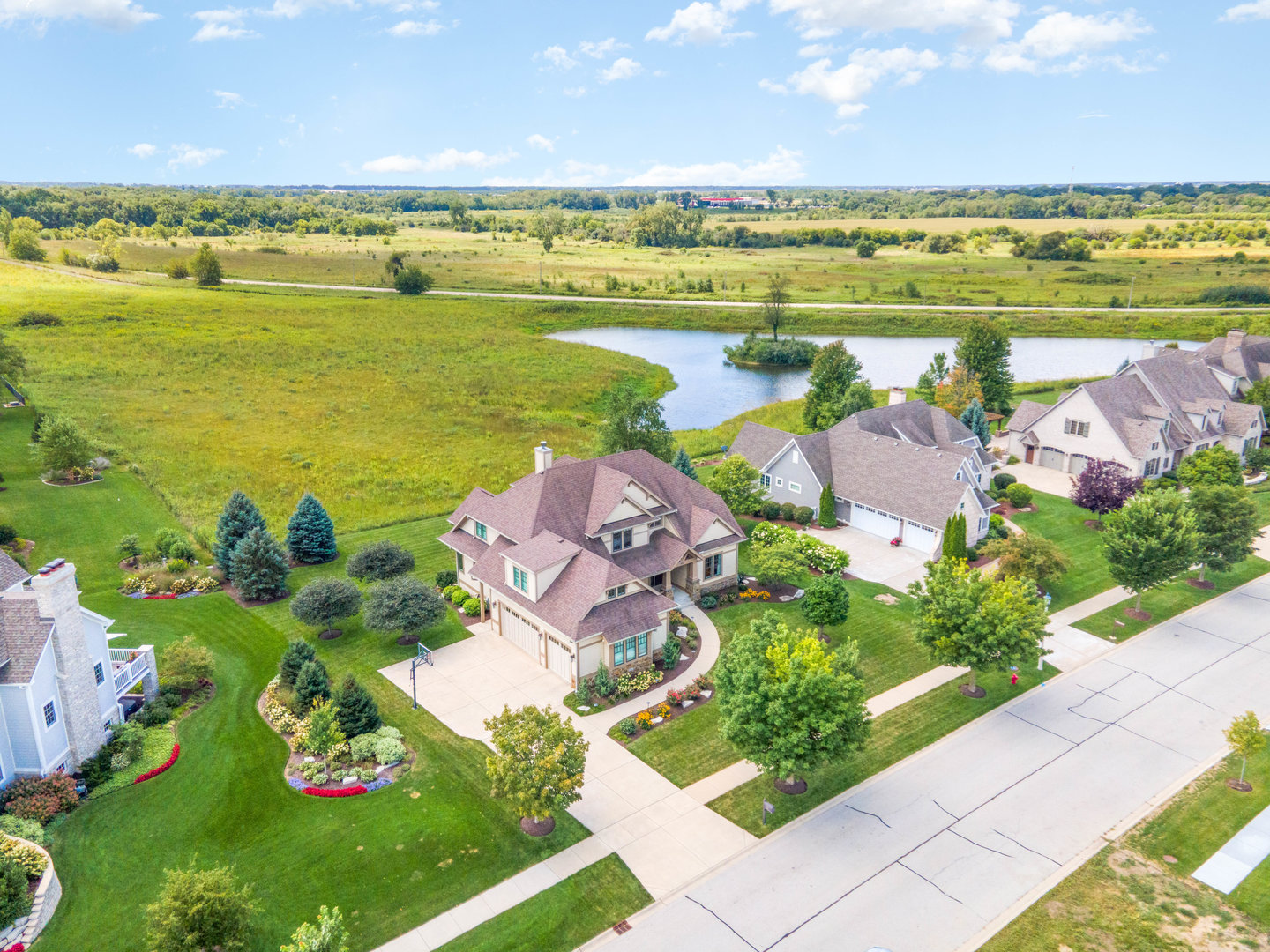 851 Wheatfield Avenue, Sugar Grove, IL 60554