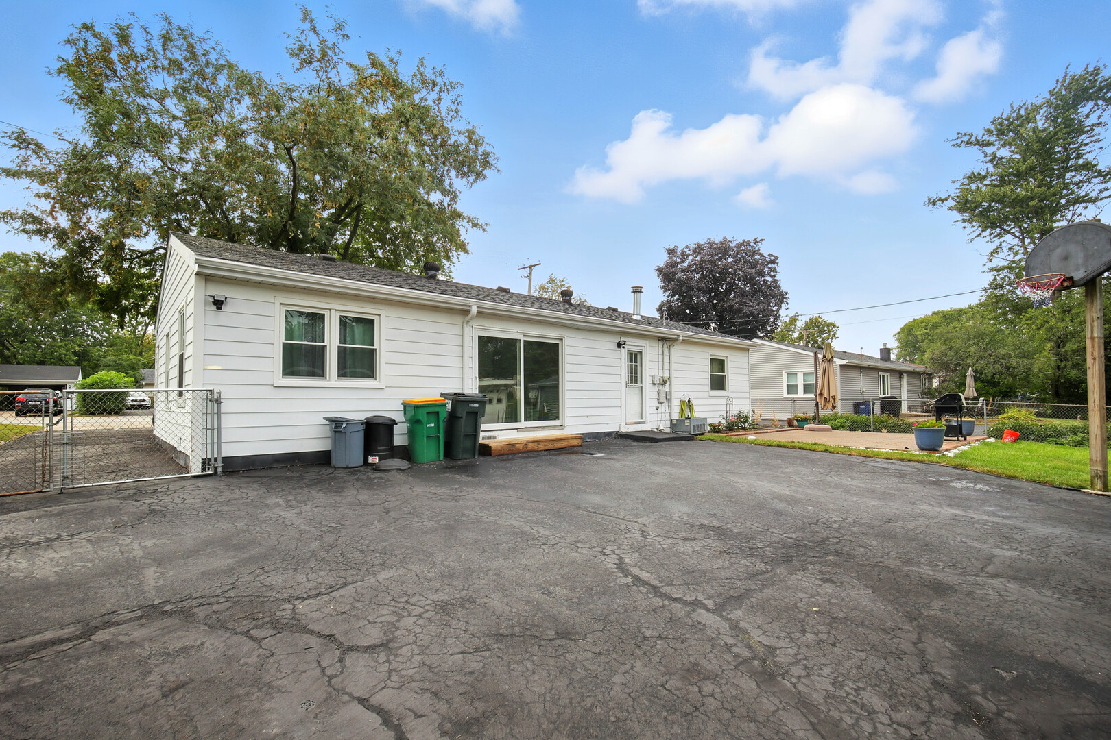 307 Oakwood Road, Vernon Hills, IL 60061