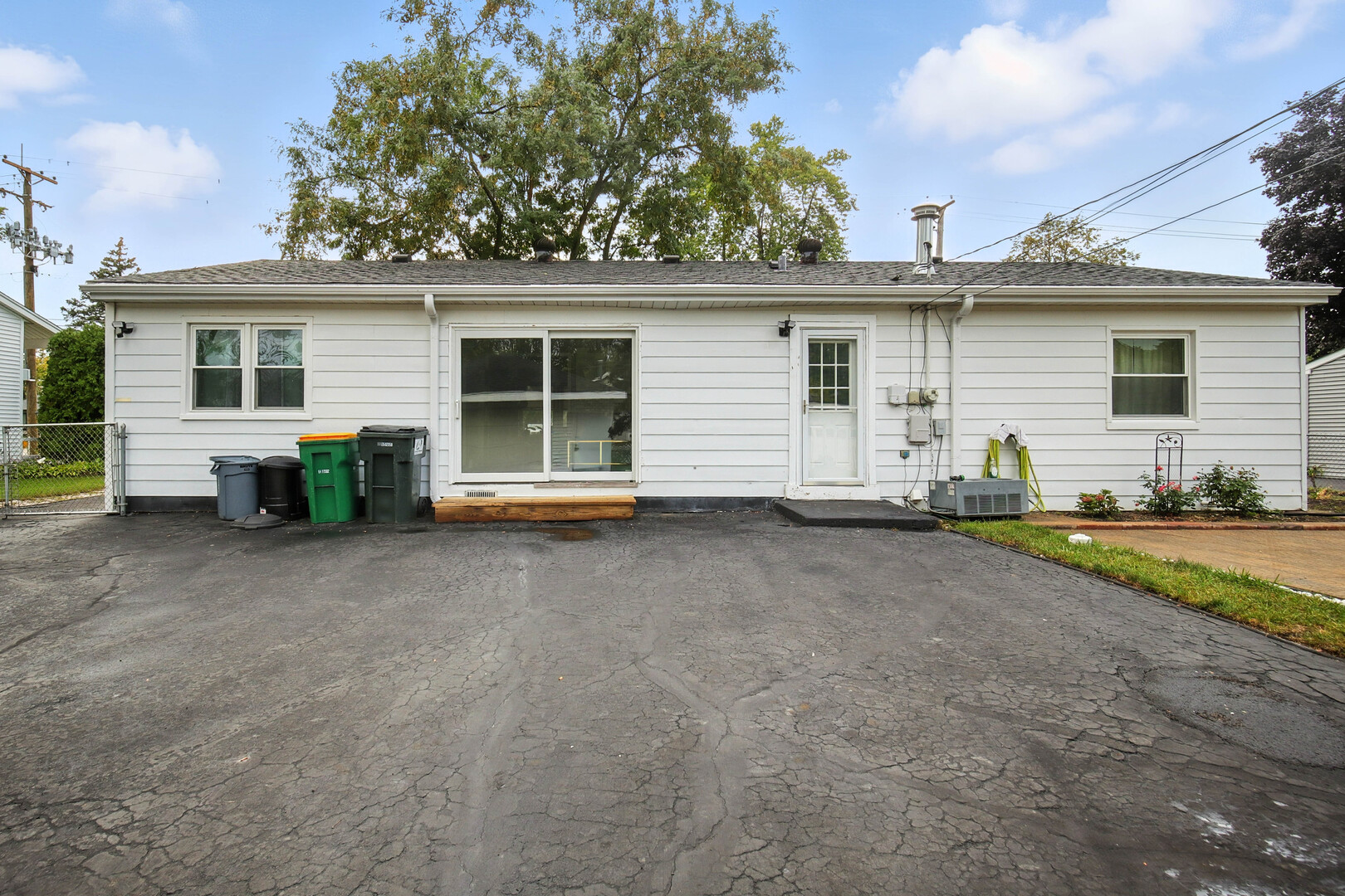 307 Oakwood Road, Vernon Hills, IL 60061