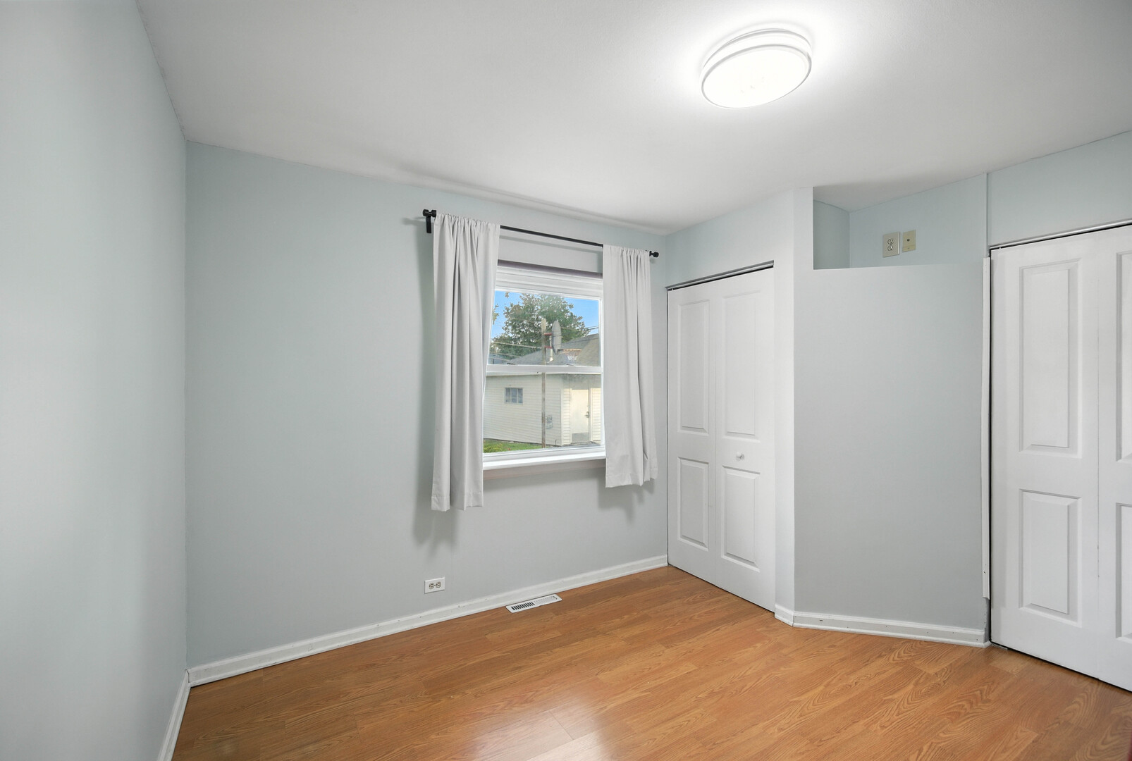 307 Oakwood Road, Vernon Hills, IL 60061