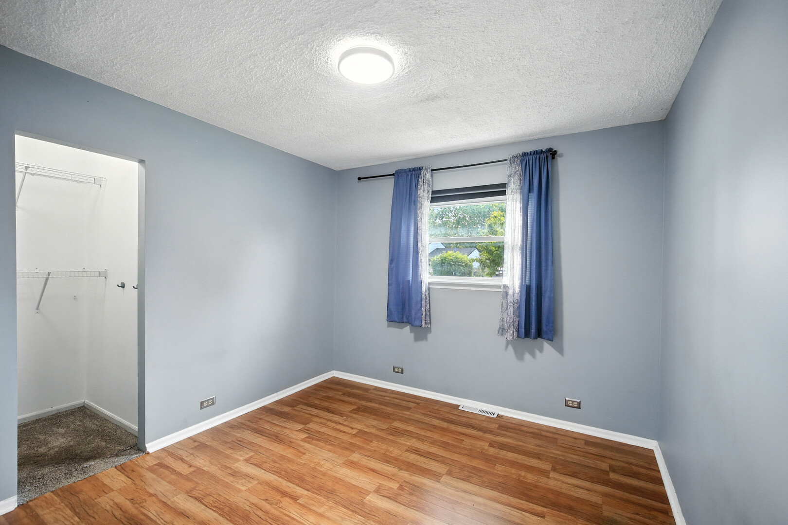 307 Oakwood Road, Vernon Hills, IL 60061
